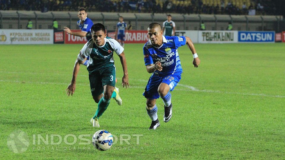 Tantan saat melawan PS TNI. Copyright: &copy; Ginanjar/INDOSPORT